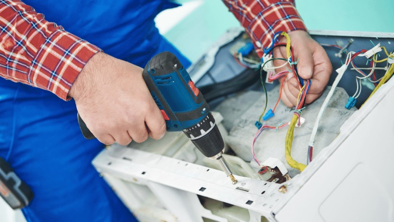 Gölcük Eminçelik Eminçelik çamaşır makinesi kart tamiri – Su almama arızası orijinal parça ile giderildi. - Teknik servis örneği